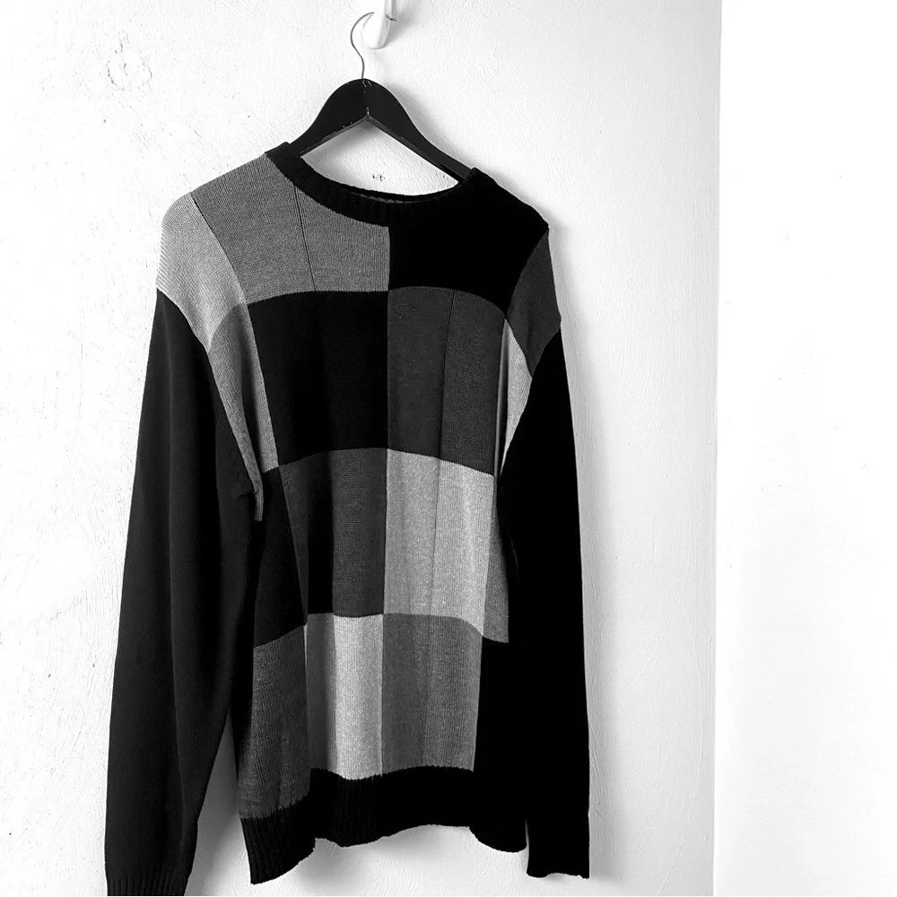 Oscar De La Renta Men Long Sleeves Pullover Sweater. Gray Black  Pattern   Sz L